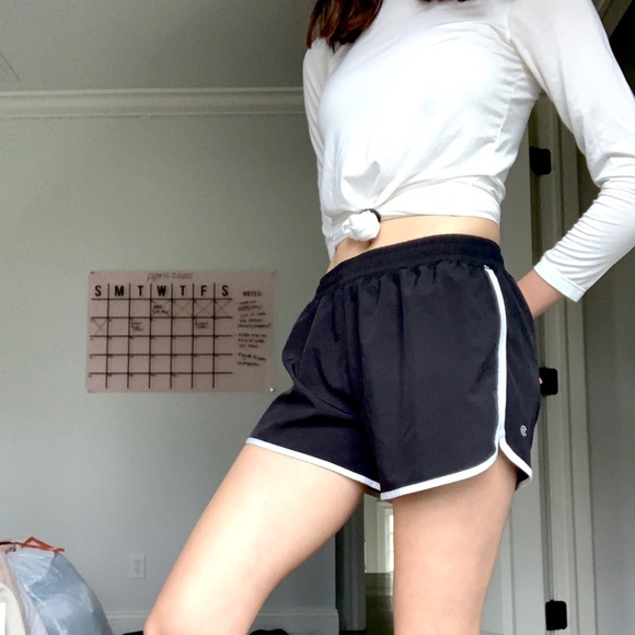 Althletic black shorts!<3 - Picture 5 of 5
